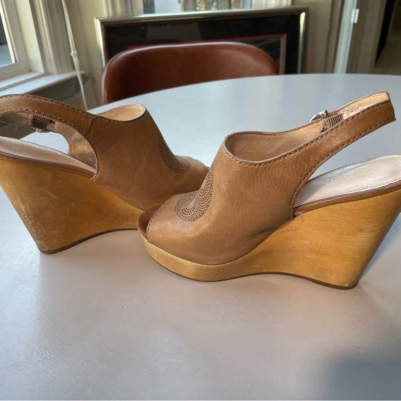 Coach Jade Logo Wedge - Tan - Size 7 - Picture 4 of 6